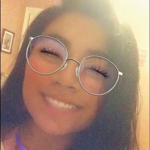 Meet your Posher, Eloiza